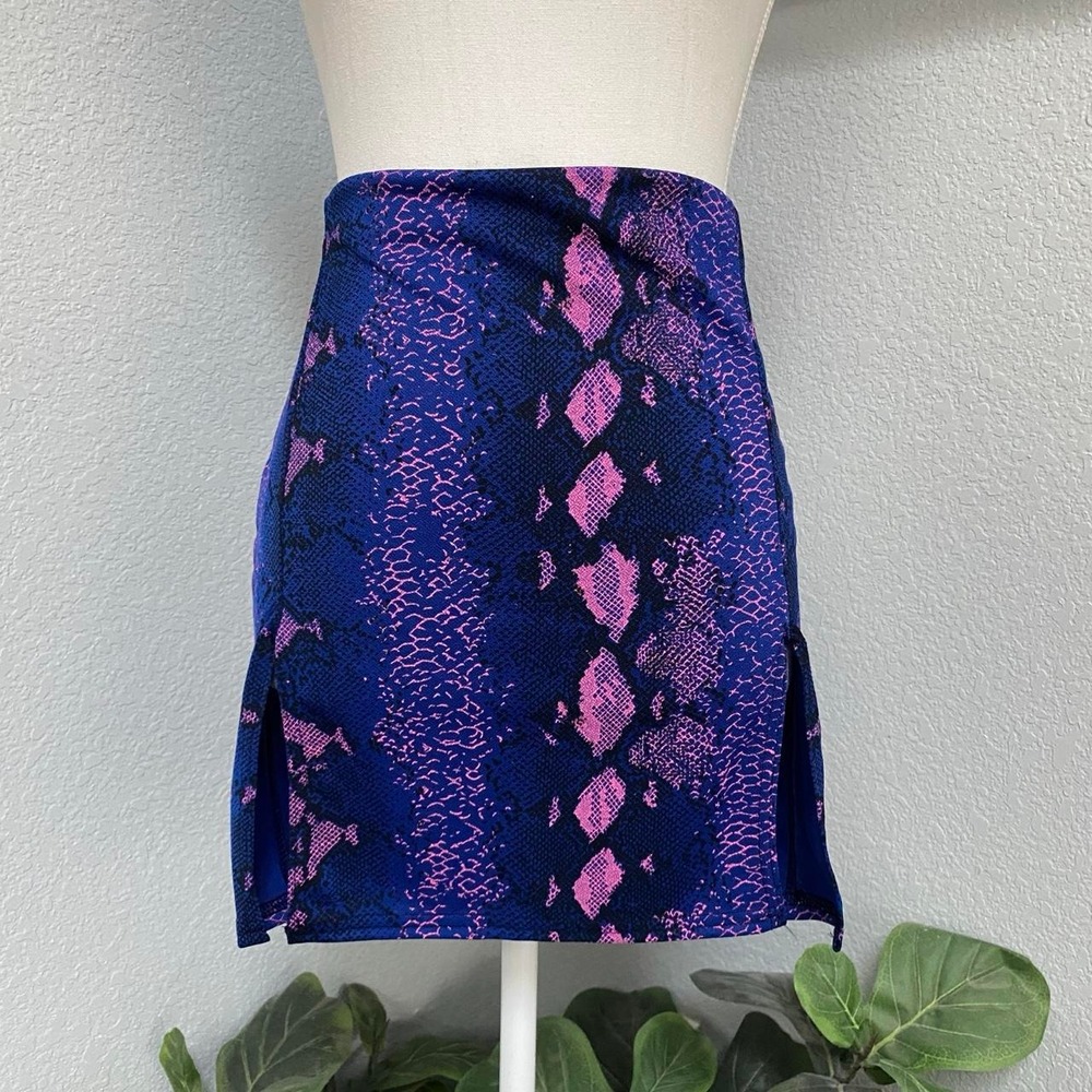 MISSGUIDED PURPLE BLUE MINI SKIRT SNAKE PRINT FRONT SIDE SLITS DARK GRUNGE